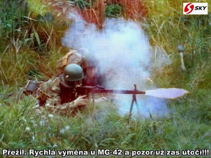 Hele támhle letí granát.